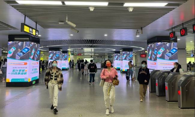 江西南昌地铁大厦站包柱地铁轻轨媒体LED屏的图片