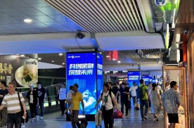 浙江嘉兴高铁南站一楼出站口外通道火车高铁媒体LED屏