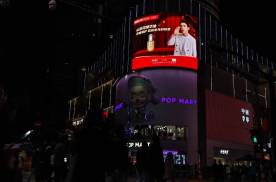 上海南京路步行街 宏伊广场市区广场媒体LED屏