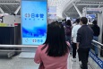 广东广州广州南站进站行李安检口滚动灯箱火车高铁媒体滚动灯箱