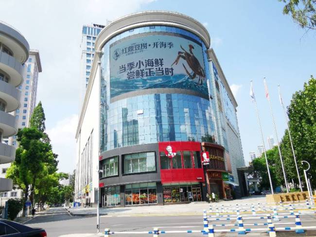 湖北武汉武汉汉口上东汇地标建筑媒体LED屏的图片