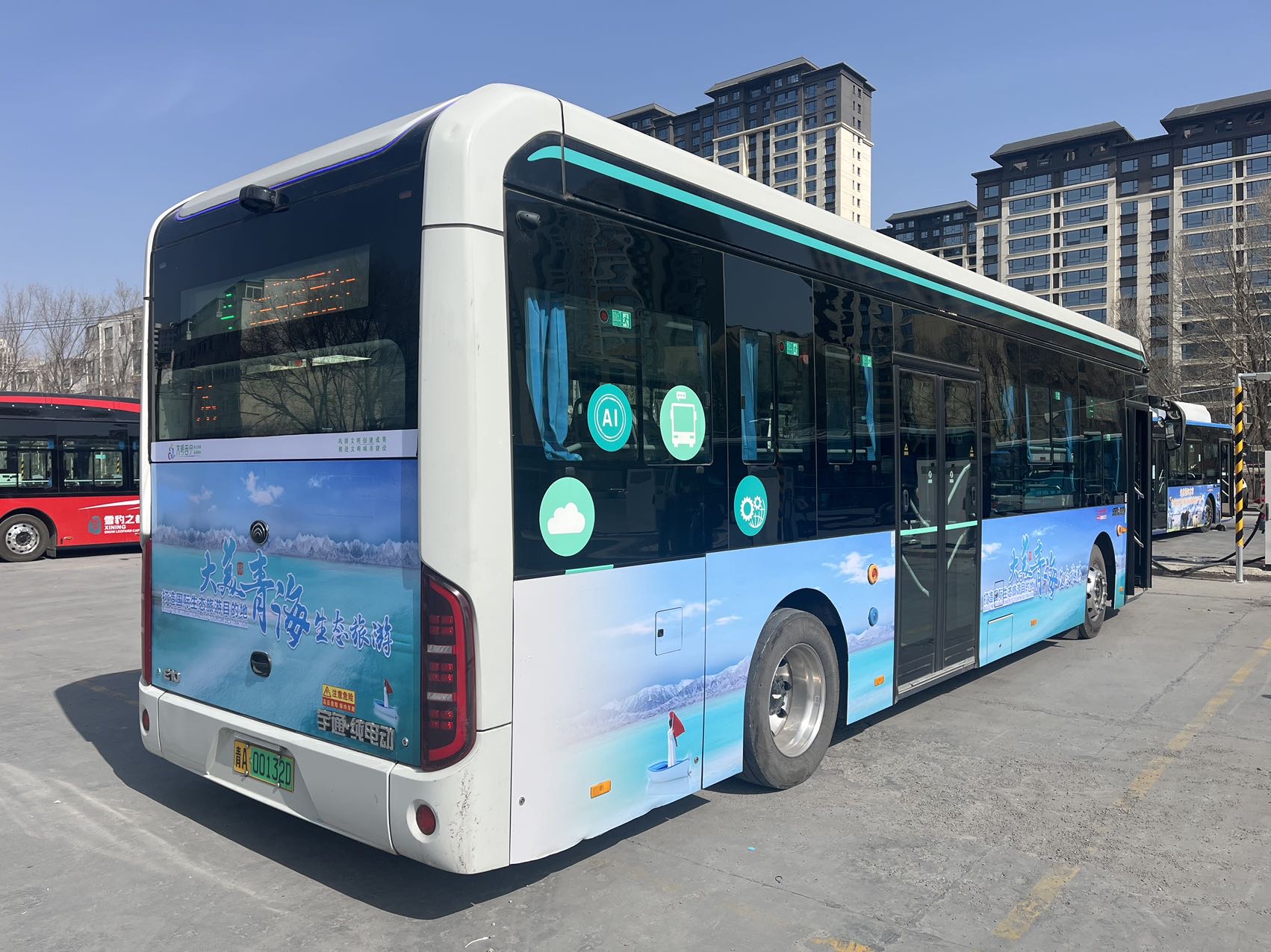 青海西宁公交车全场景位置（车身，拉手，展板，座椅靠背等）公交车媒体车身