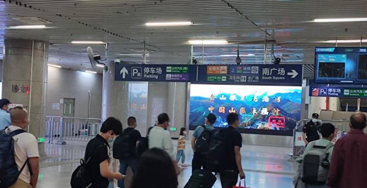 北京丰台区北京西站南三高铁出口火车高铁媒体LED屏