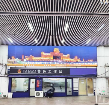 北京丰台区北京西站东北二出站口左右两侧火车高铁媒体灯箱