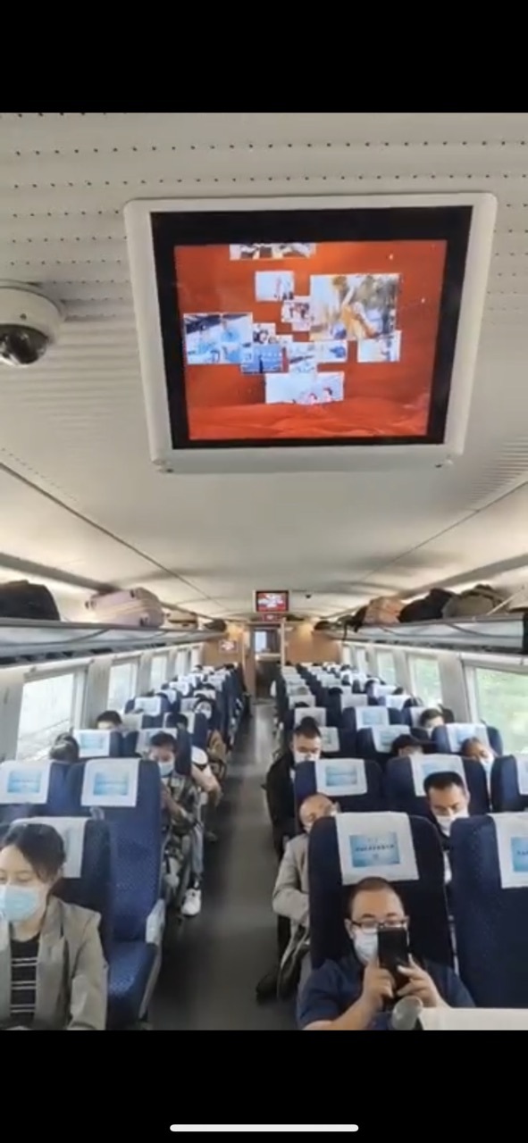 四川成都成都高铁站车内火车高铁媒体LED屏的图片
