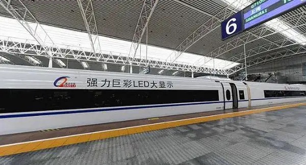 重庆重庆高铁车身贴火车高铁媒体车身