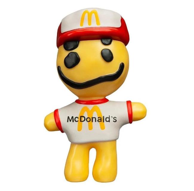 麦当劳新联名设计很潮酷！经典玩偶回归？！