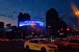 山东青岛市南区香港中路与南京路交汇处商超卖场媒体LED屏