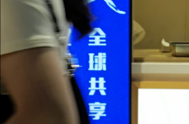 广东深圳宝安区地铁5号线灵芝地铁站A1出口30米苏宁易购商场商超卖场媒体LCD电子屏