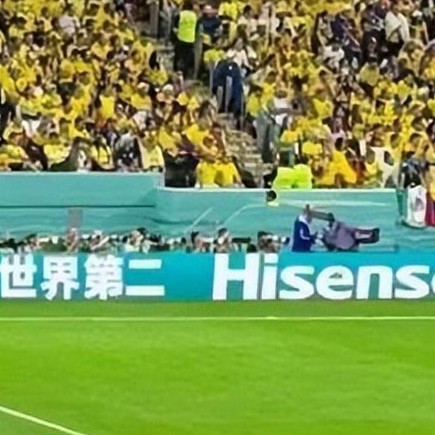 世界杯户外广告哪家强？海信“中国第一”广告牌亮了！蒙牛LOGO反了？