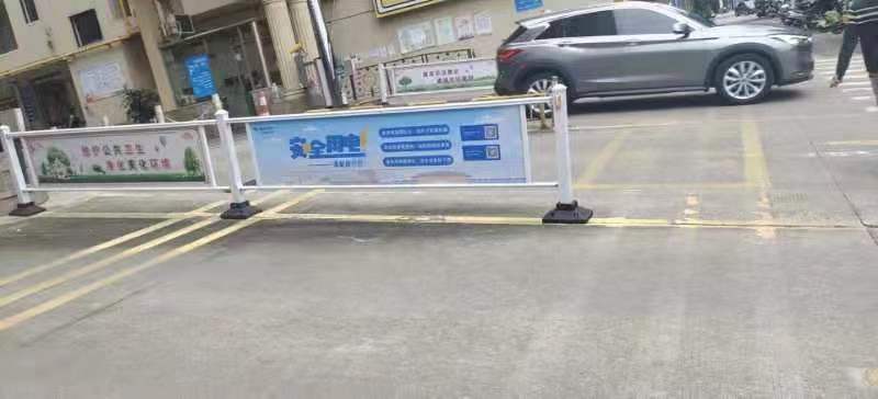 广东梅州华港豪庭车辆道闸媒体通道护栏