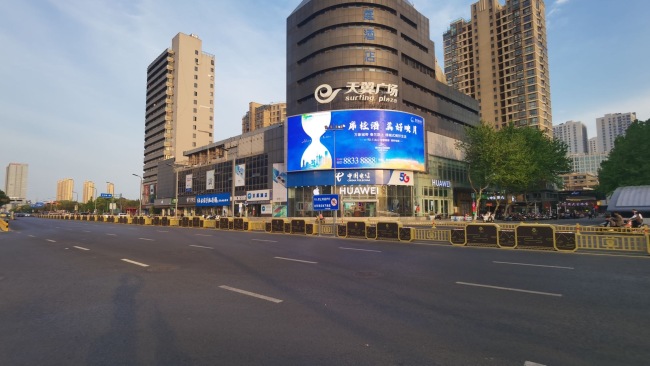 江苏泰州海陵区西坝口天翼广场地标建筑LED屏的图片