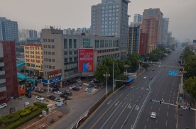 河北石家庄裕华路站前街交口城市道路LED屏