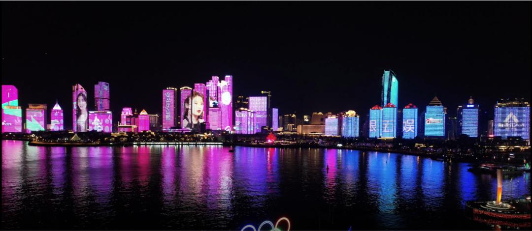 “2021超级红人节”   微博之夜青岛浮山湾灯光秀