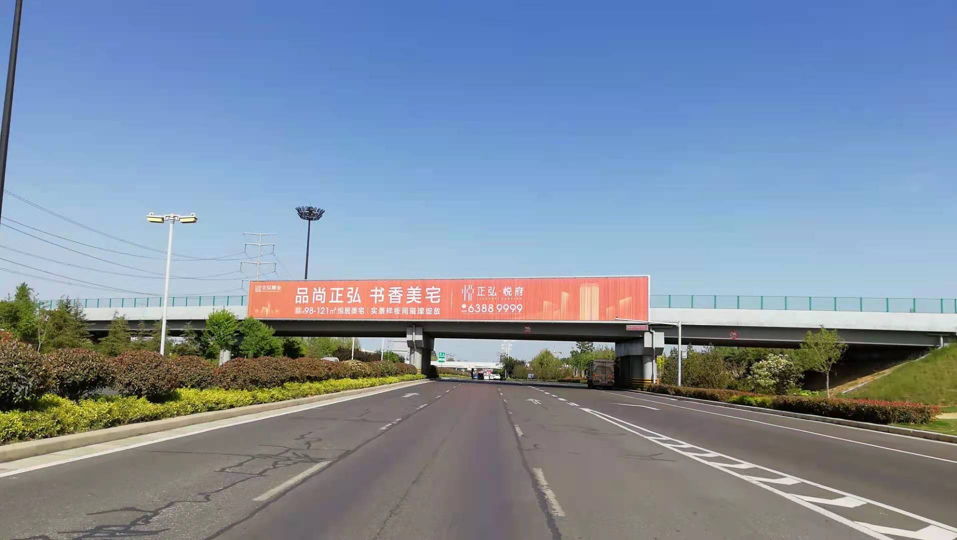 河南洛阳二广高速伊滨站科技大道跨街高速公路多面翻大牌