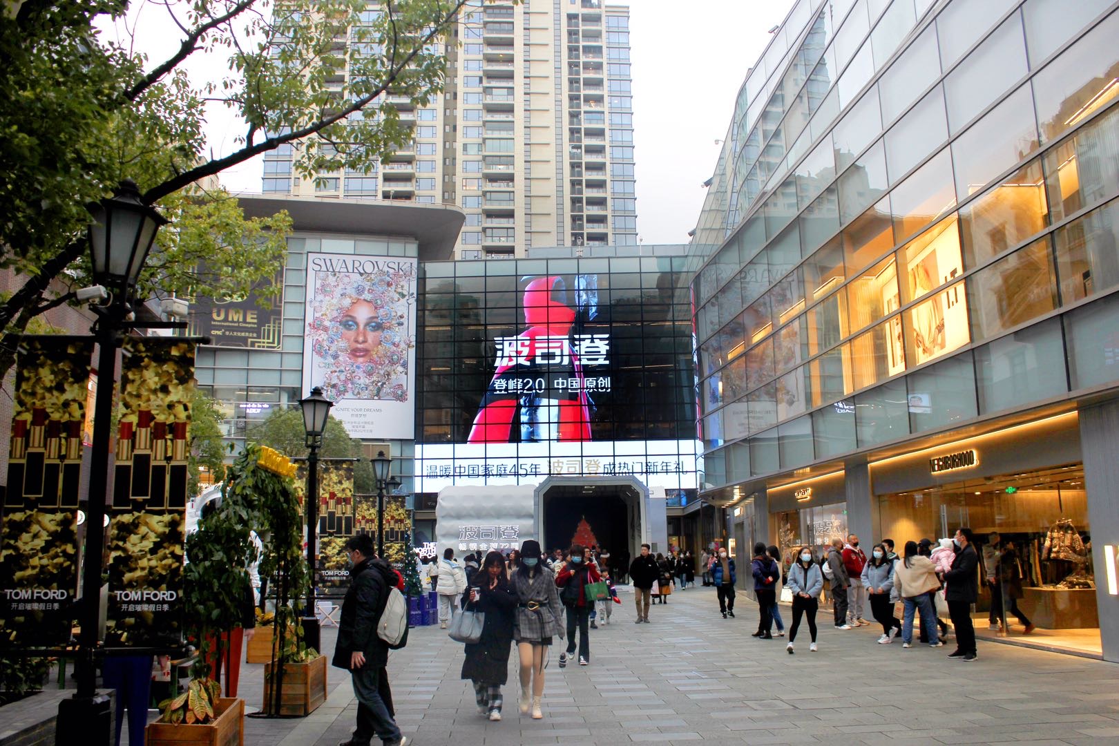 上海黄浦区新天地南里墙面商超卖场LED屏