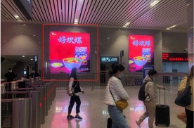 广西柳州地区柳州站出站大厅3火车高铁媒体灯箱