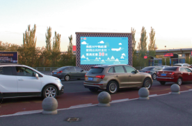 新疆乌鲁木齐地窝堡机场T3户外停车场机场媒体LED屏