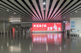 贵州贵阳龙洞堡机场T2航站楼到达夹层下电梯口机场媒体LED屏