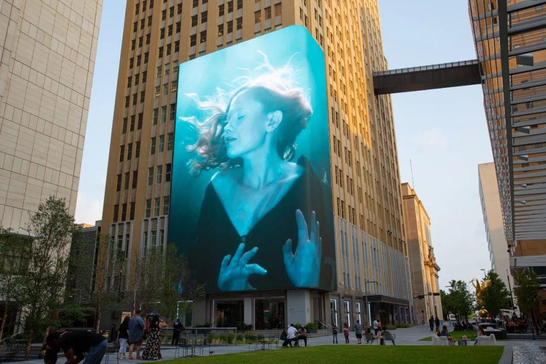 耗资1亿美元，户外LED大屏+沉浸式多媒体体验打造『达拉斯版的时代广场』