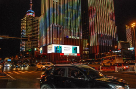 山东青岛香港中路与山东路交界青岛中铁中心墙体地标建筑媒体LED屏