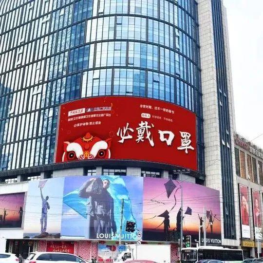 回望为抗疫拼尽全力的户外广告
