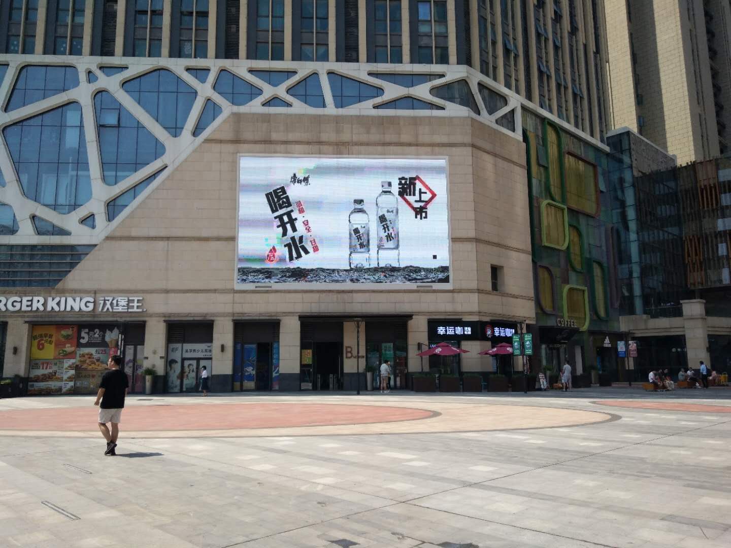 河南郑州高新区公园茂商超卖场媒体LED屏