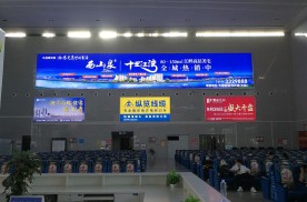 广西贵港桂平桂平站候车大厅左右侧上方火车高铁灯箱