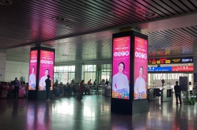 广西桂林桂林北站候车室包柱火车高铁灯箱