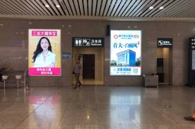 广西柳州地区柳州站闸机检票口两侧2火车高铁灯箱