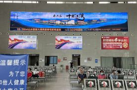广西贵港桂平桂平站候车大厅左右两侧火车高铁灯箱