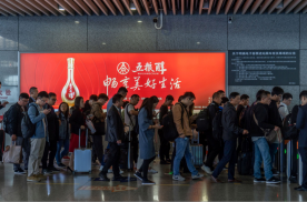 江苏南京南站出发层东、西检票口墙面火车高铁媒体灯箱