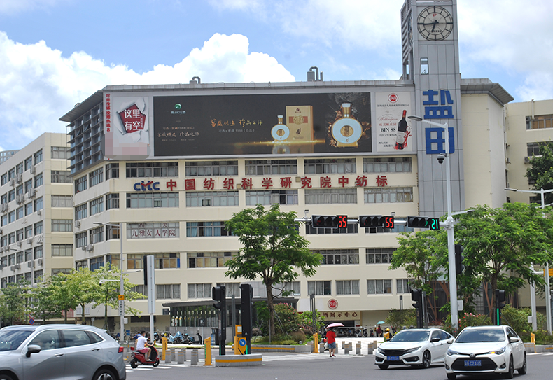 广东深圳盐田区深盐路东和大厦楼顶左侧地标建筑媒体单面大牌