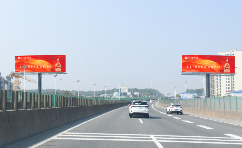 湖南长沙岳麓区长韶娄高速K3+700m东往西双面立柱对牌高速公路媒体单面大牌