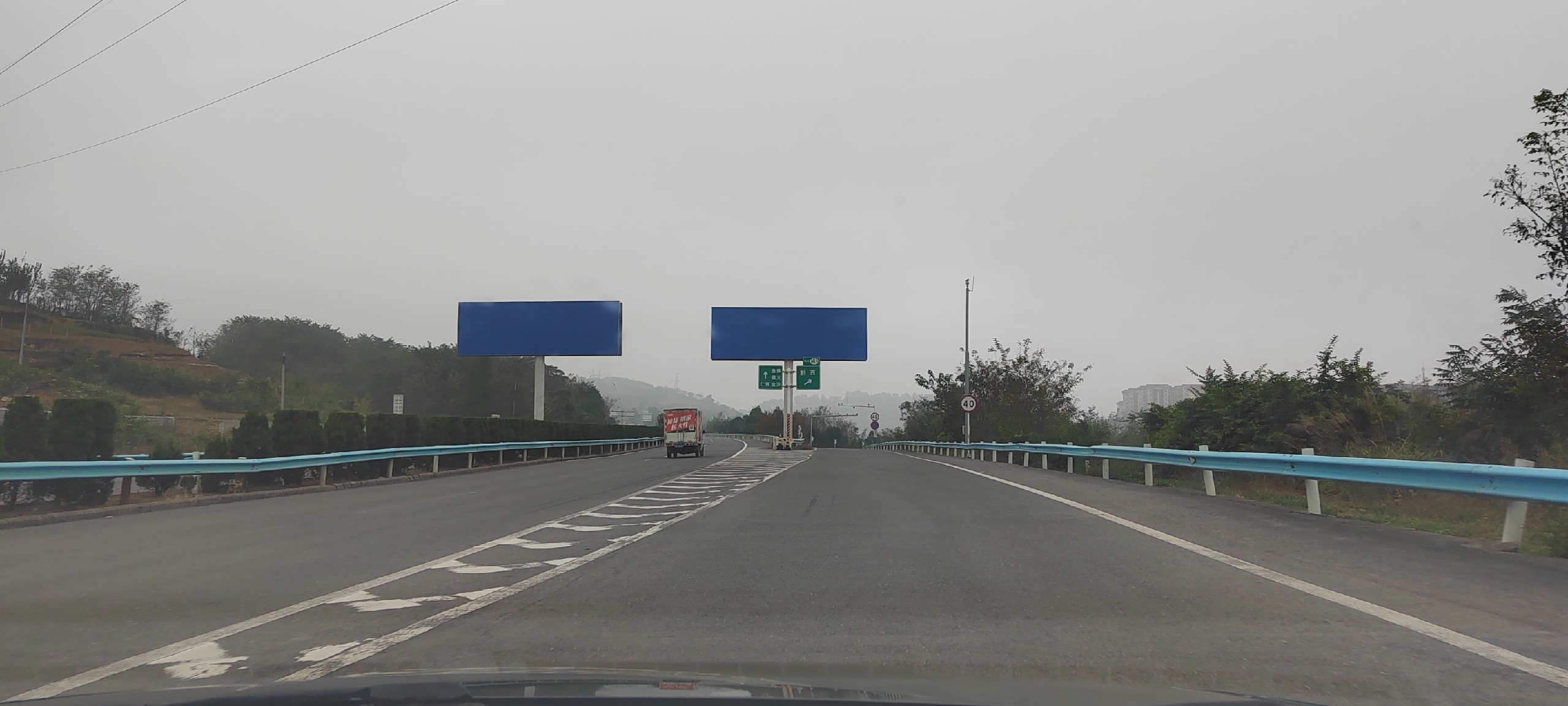 贵州全省多处对牌、服务区45米x4米大天桥招商高速公路媒体多面翻大牌