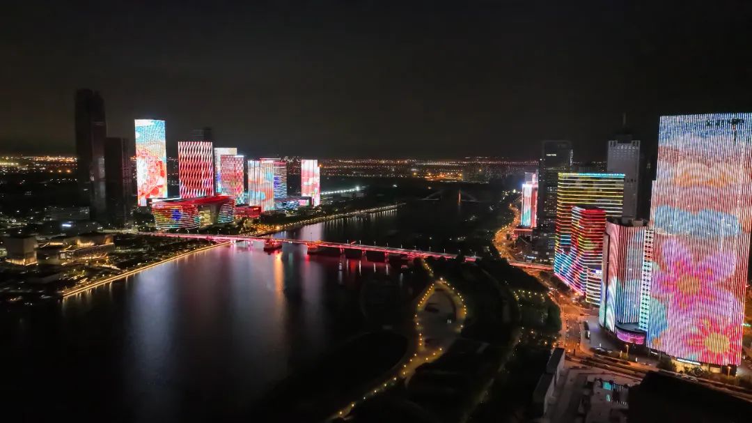 天津滨海新区天津经济技术开发区于响商务区海河两岸地标建筑媒体灯光秀