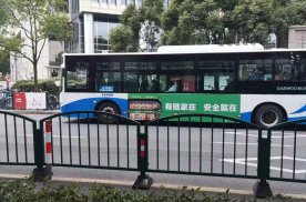 上海浦东新区新金桥路58号银东大厦公交车媒体车身