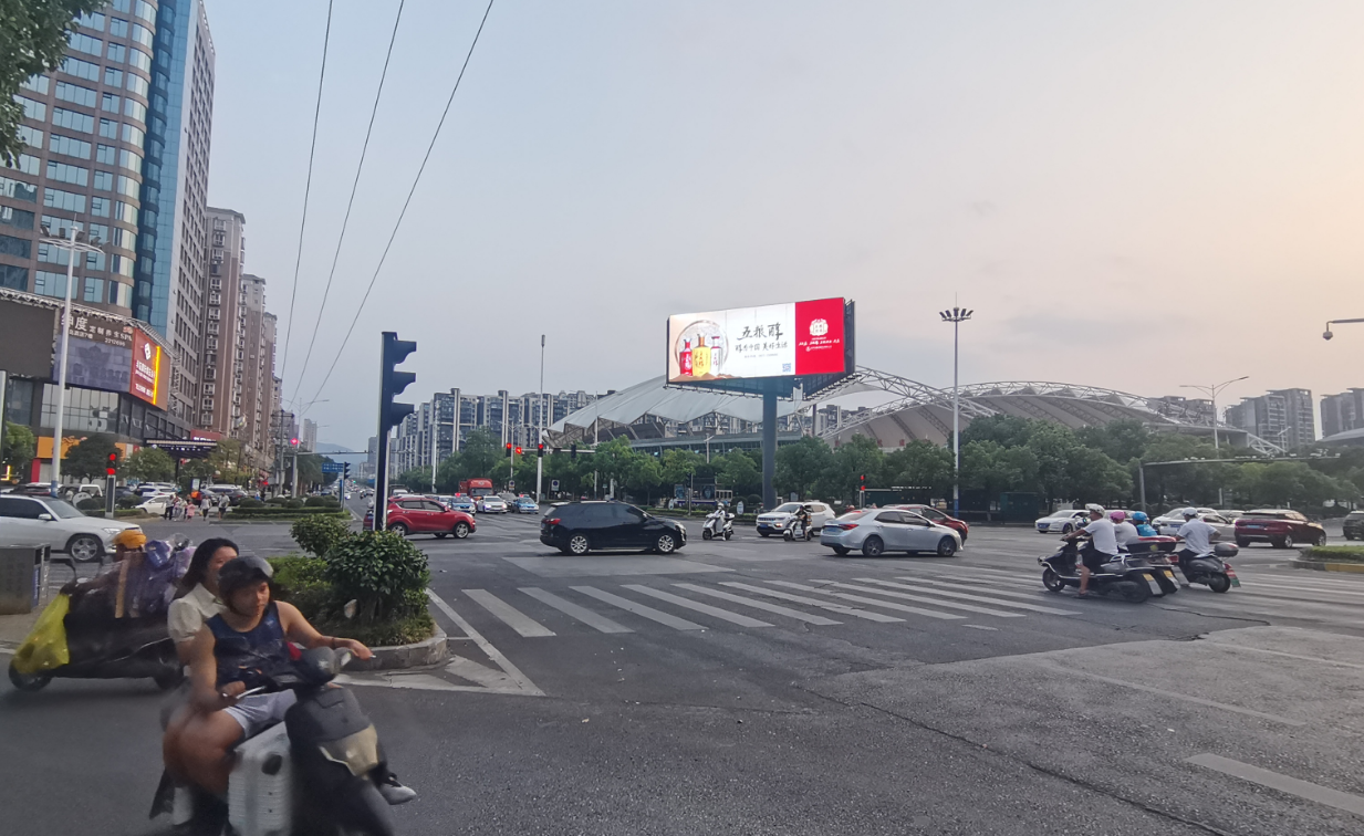 湖南怀化鹤城区体育中心市区广场媒体LED屏