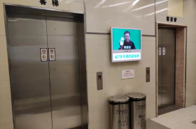 上海宝山区宝山正大乐城商超卖场内部电梯海报