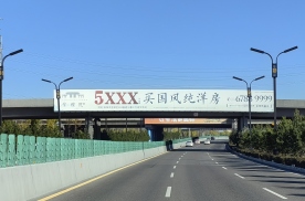 河南洛阳孟津县定鼎大道G310跨街市区路中媒体单面大牌