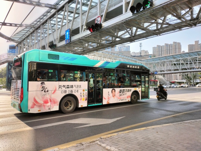 陕西咸阳咸阳市公交公司内门户广告全案定制的图片