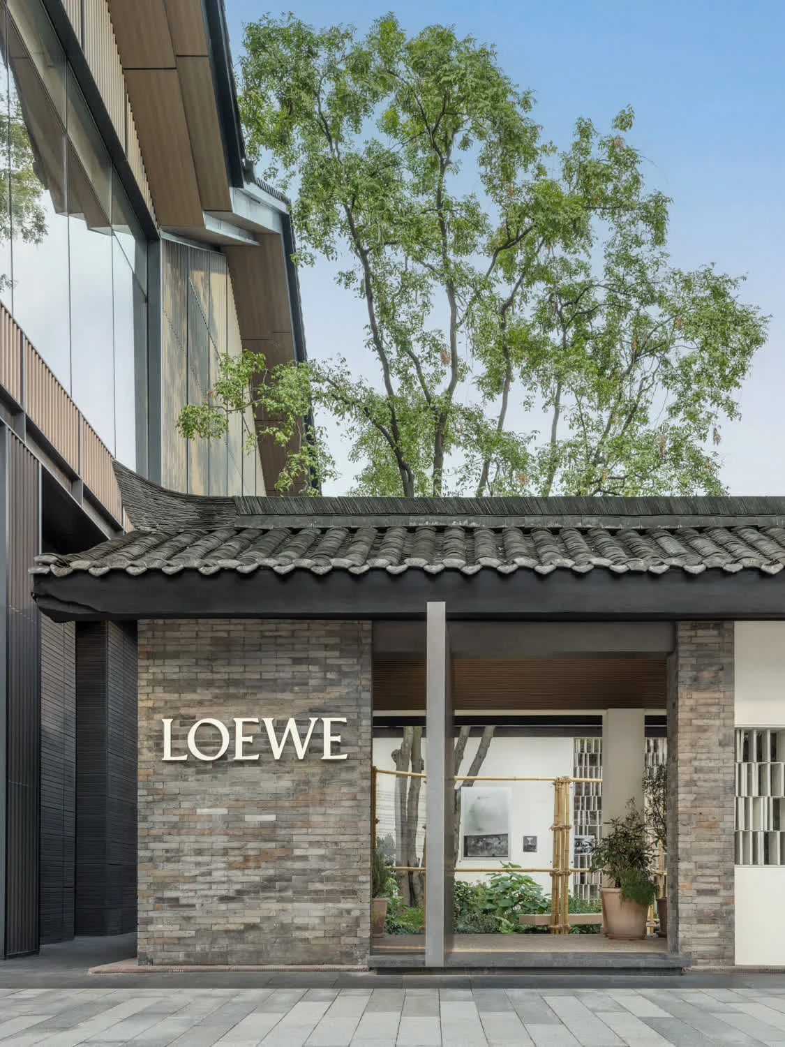 LOEWE 启幕高宅首场展览《成都有一手》