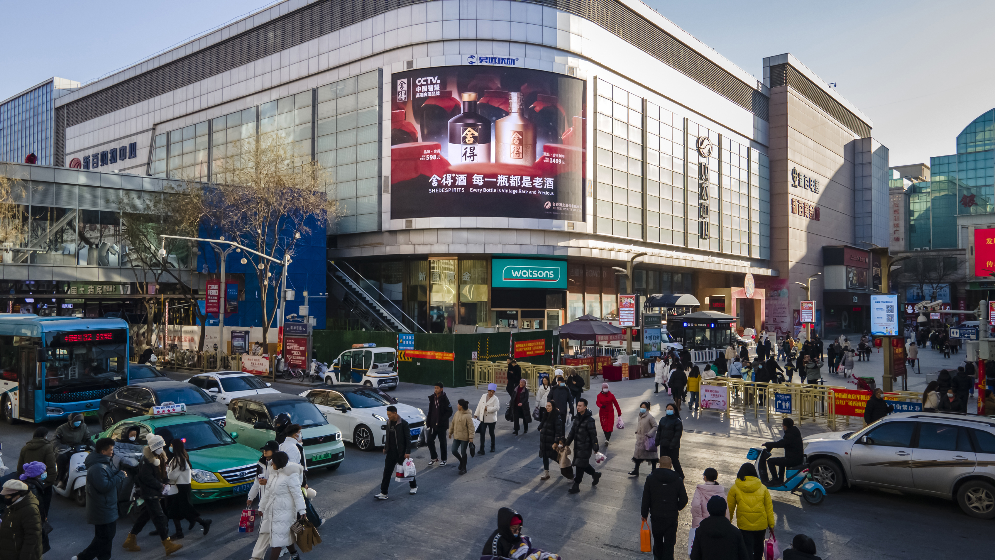 宁夏银川兴庆区新华东路与鼓楼步行街交会处东南角地标建筑媒体LED屏