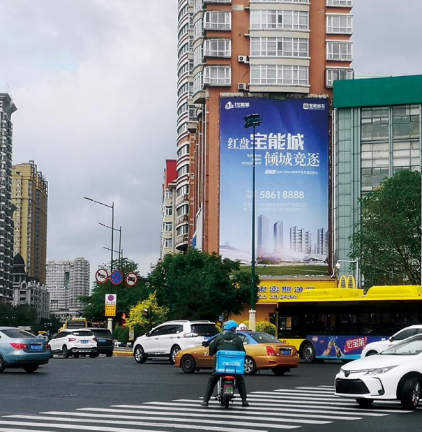 黑龙江哈尔滨南岗区学府路与西大直街楼体地标建筑媒体单面大牌