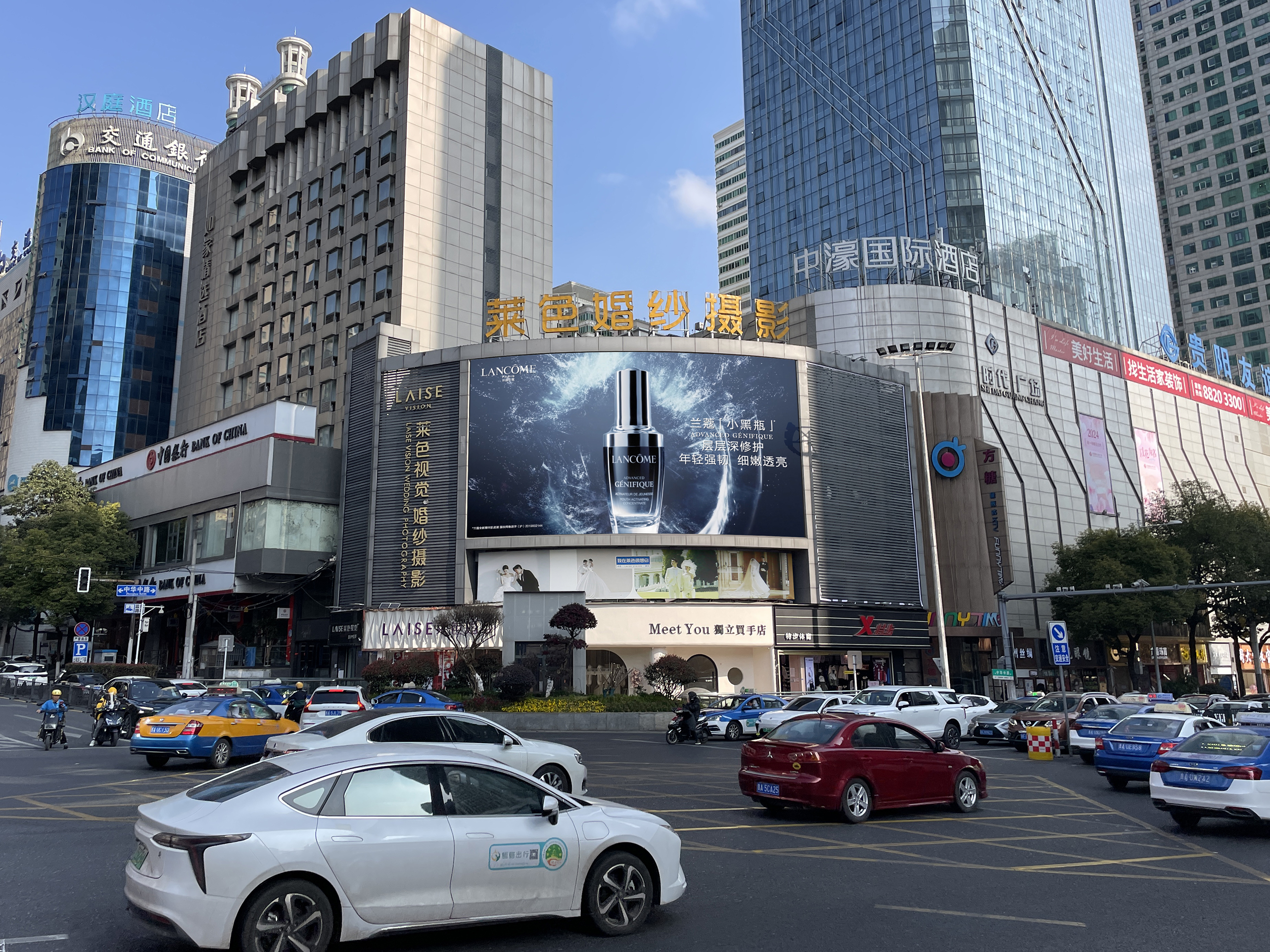 贵州贵阳云岩区省府路地标建筑媒体LED屏