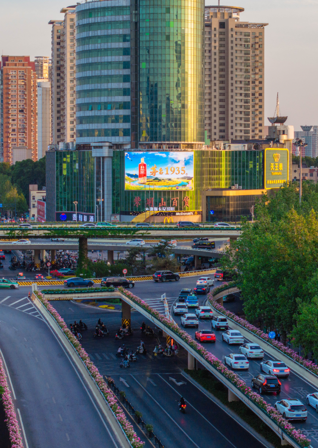 河南郑州金水区郑州紫荆山百货大楼LED大屏地标建筑媒体LED屏