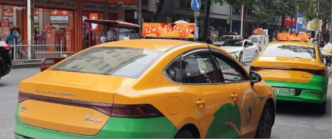 湖南湘西州永顺县城出租车媒体LED屏的图片